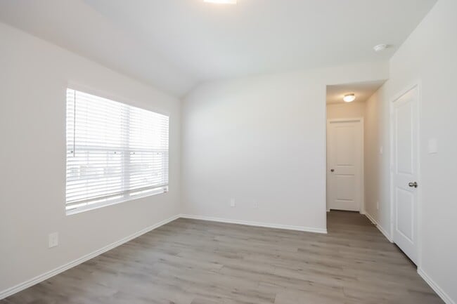 Building Photo - 213 Pronghorn Dr