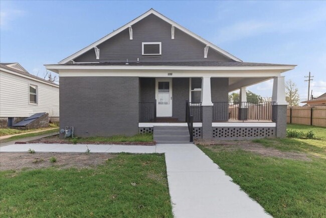 Building Photo - Impeccably remodeled short-term rental.