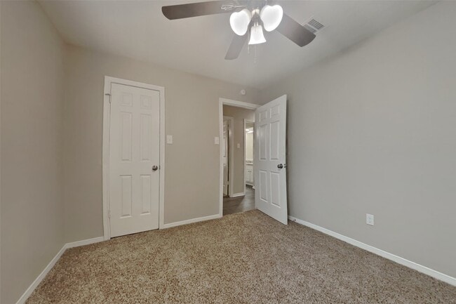 Building Photo - 3019 Highland Laurels Dr