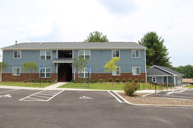 Laurel Woods Apartments - Laurel Woods Apartments