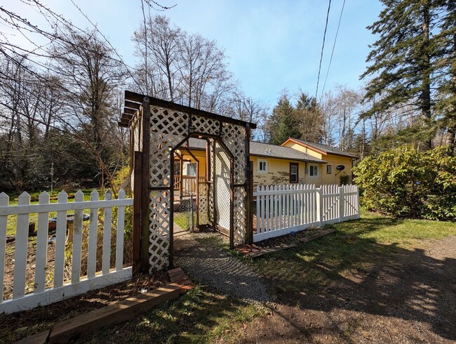 Photo - Charming 2 Bed Rental w Bonus Space & Loft! Available Now!