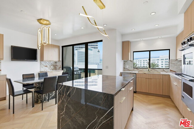 Building Photo - 121 Canon Dr