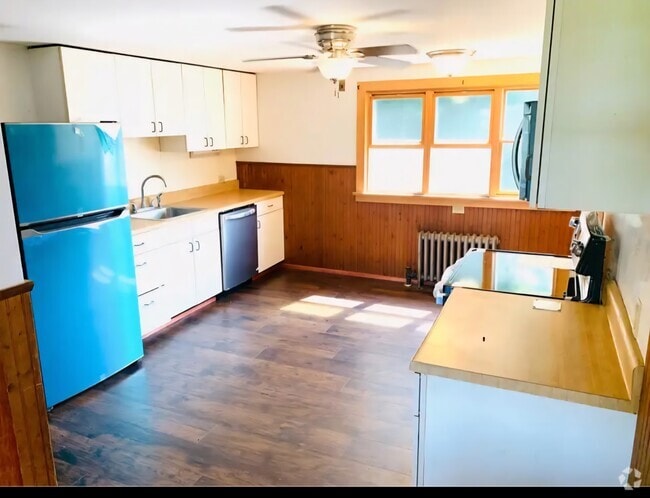 Building Photo - 202 Grove Ave Unit 2 Rental