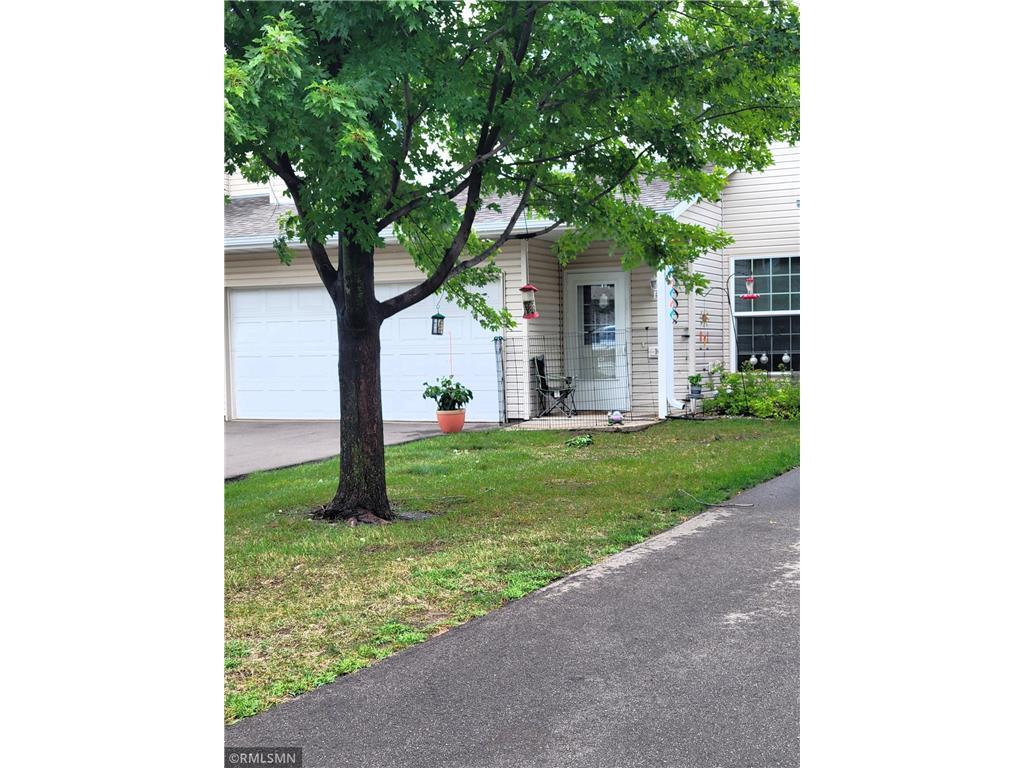 Photo - 16 Bridgewater Trail Townhome