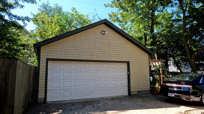 Photo - 1652 Hillcrest Rd Unit 3