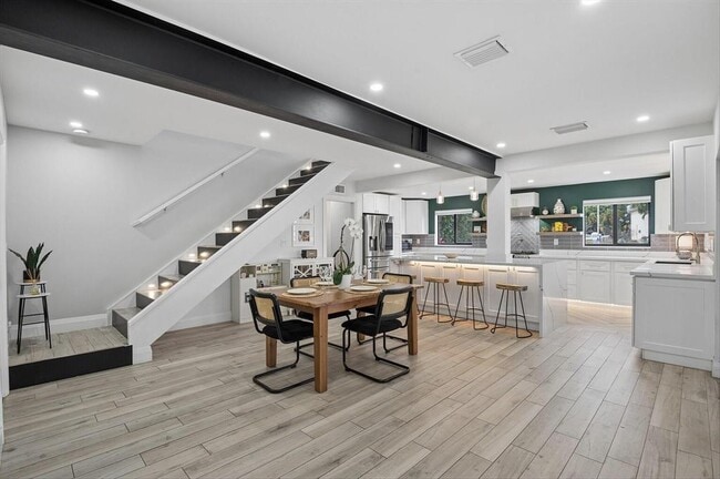 Photo - 600 SW 8th Ter