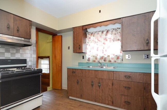 Photo - 1917 Main St