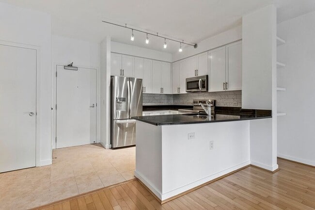 Photo - 437 New York Ave NW