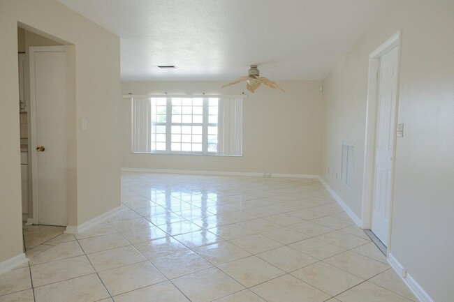 Photo - 980 Woodland Ave