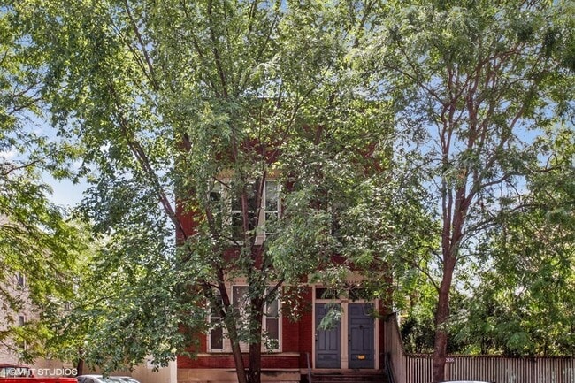 Building Photo - 2533 W Augusta Blvd