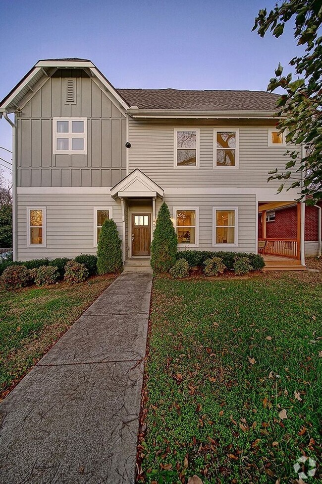 Building Photo - Don't miss this gorgeous 3BE/2.5BA in Desi... Rental