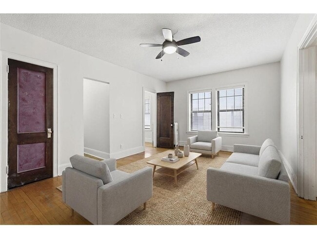 Building Photo - 220 E 19th St Unit 307