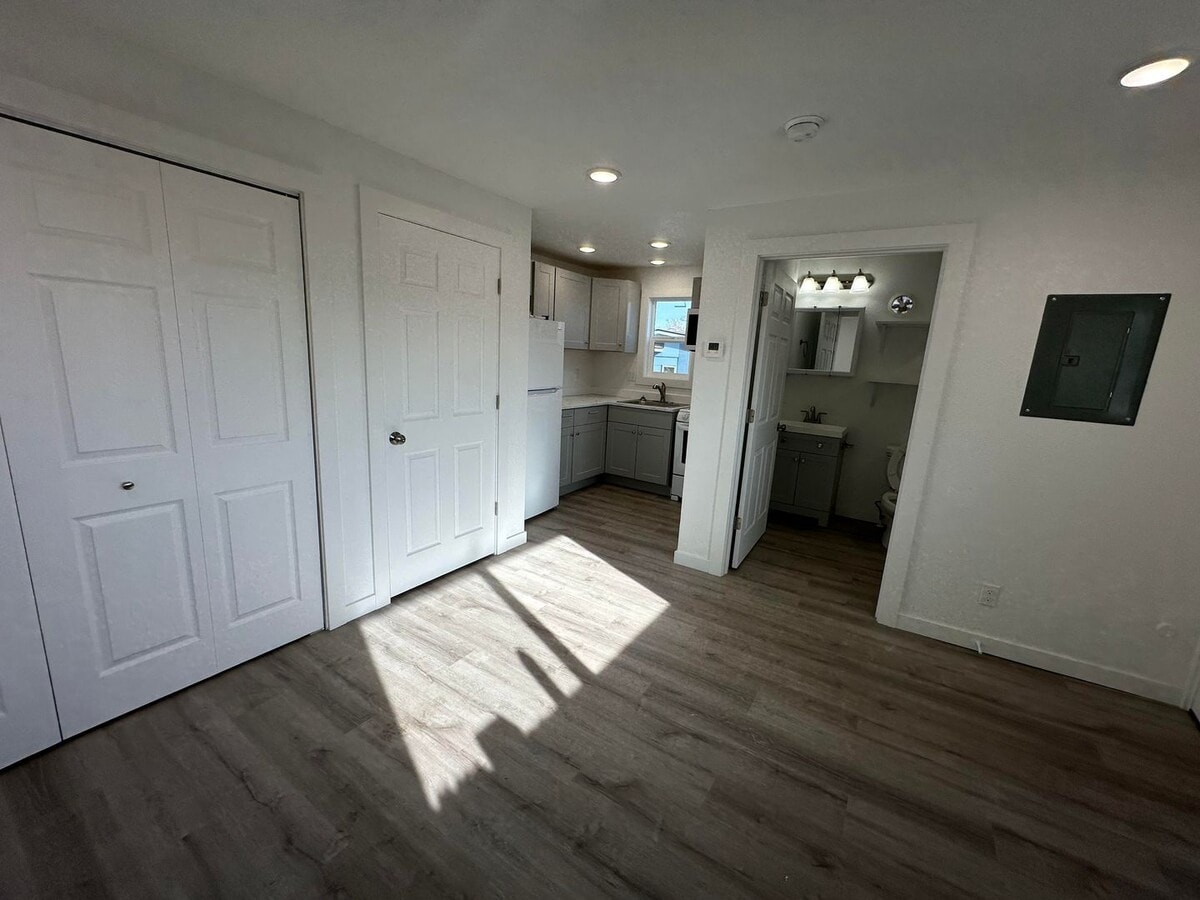 Photo - Private Studio Apartment for Rent Unidad 337 NW 8th Ave