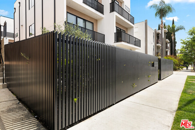 Building Photo - 5118 Laurel Canyon Blvd Rental
