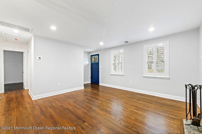 Photo - 495 Branch Ave