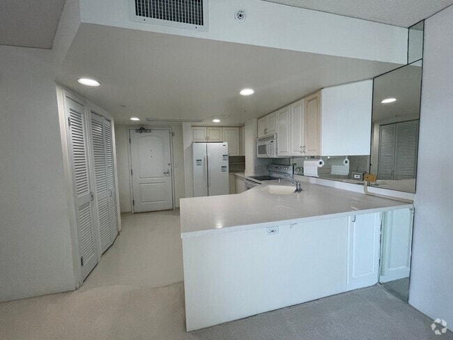 Building Photo - Rent Reduction at $2500. Deal you can't mi... Rental