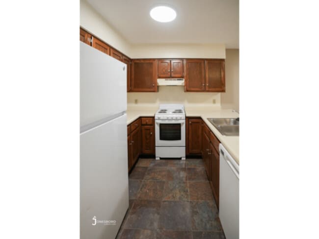 Photo - Lakewood Apartments: Premium location