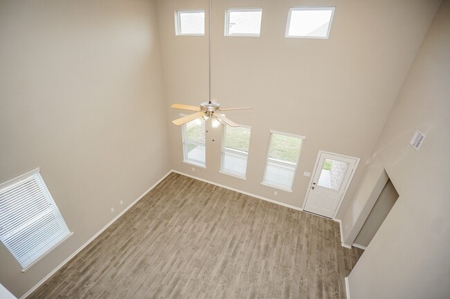 Building Photo - 5463 Grand View Dr