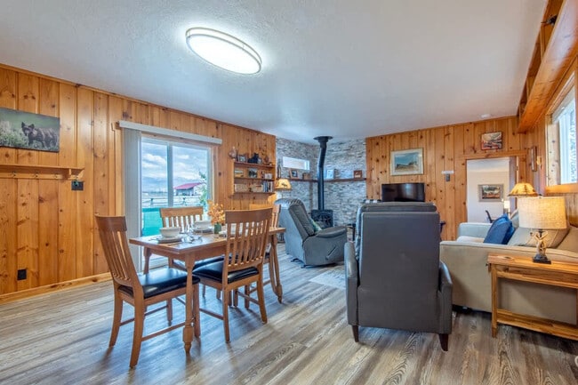 Photo - 1711 Fischer Ln Unit ID1310738P