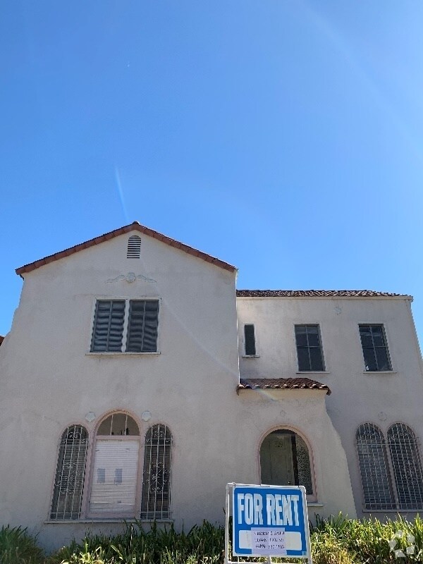 Building Photo - 822 S Curson Ave Rental
