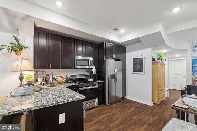 Photo - 1715 Monument St