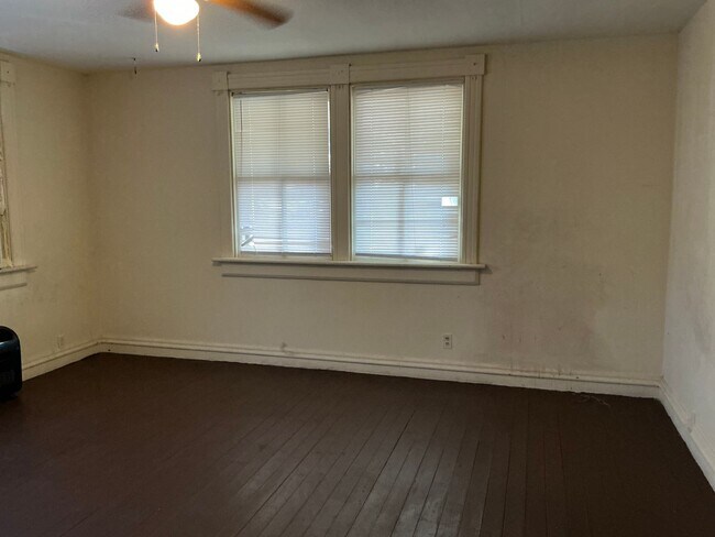 Photo - 521 Folks St