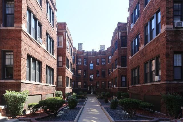 Building Photo - 4329 N Wolcott Ave