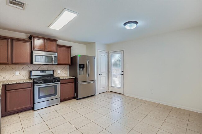 Photo - 208 Isabel Ln