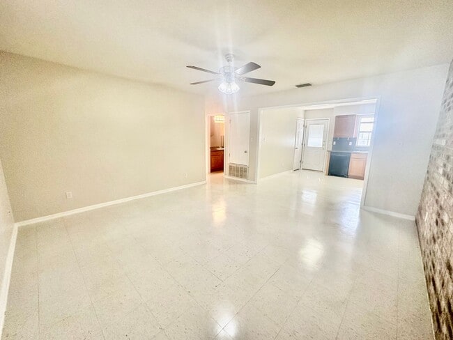 Photo - Cozy 2/1 Duplex in Pleasanton w/ Dedicated Parking ~ Move-In Ready!