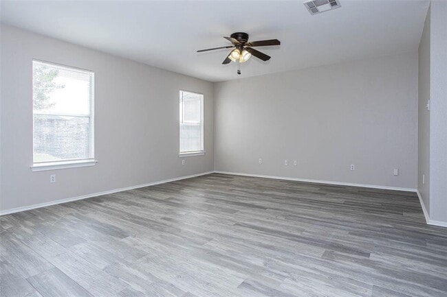 Photo - 311 Quarter Ave