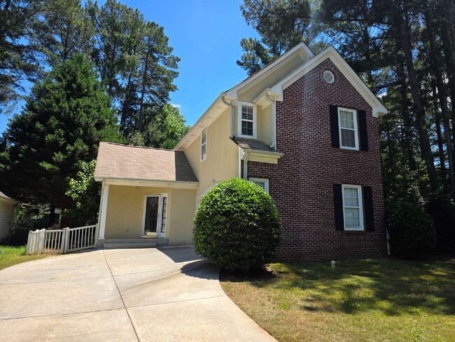 Building Photo - Cute 2 story in great area of Peachtree City!