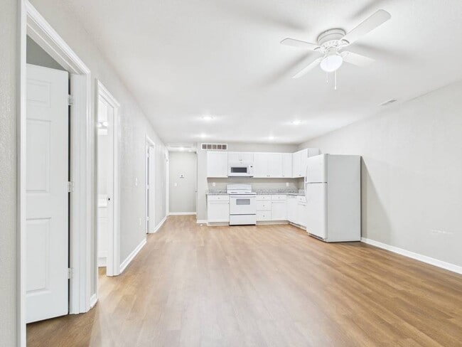 Building Photo - 306 W Market St Unit Apt B
