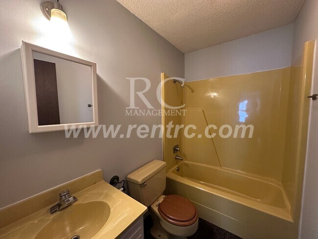 Photo - 1404 Main-E