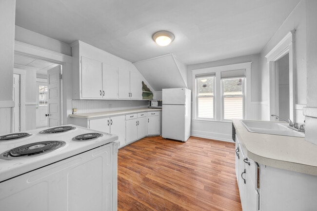 Photo - 1033 Helen St NE Unidad 2