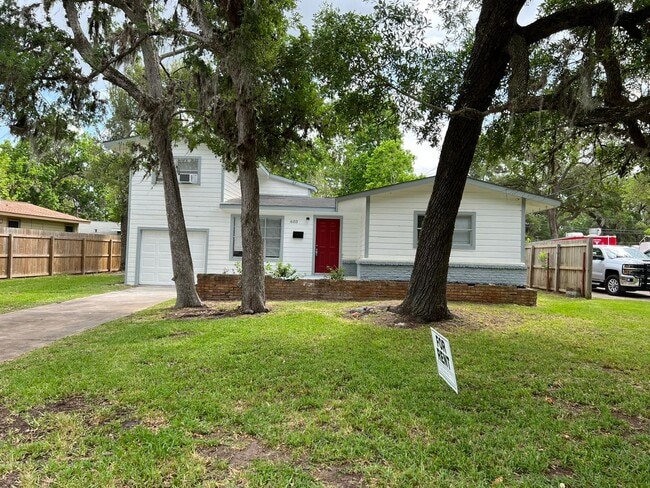 Building Photo - 603 Magnolia St