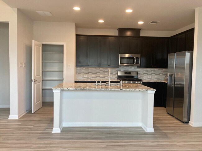 Photo - 136 Grn Knl Ln