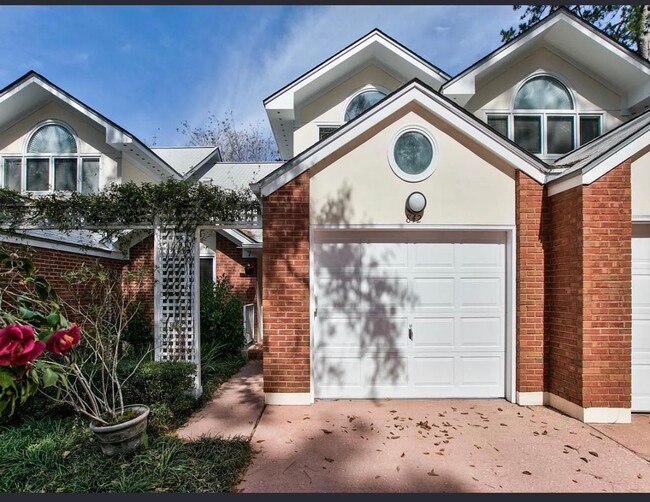 Photo - 3 BR/2.5 BA Townhome in Myers Park!