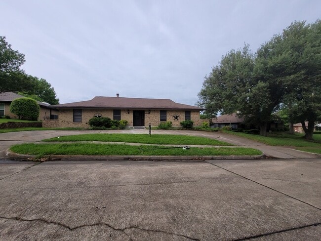 Building Photo - 110 La Fawn Cir Rental