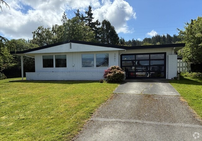 Building Photo - 3001 Oakes Ave Rental
