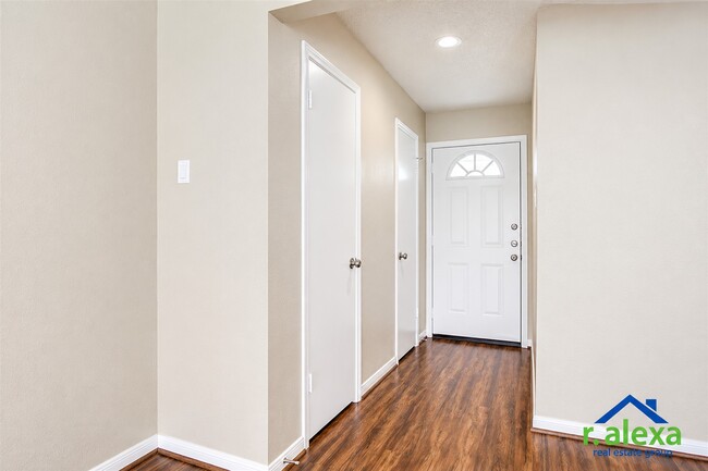 Photo - 3038 Mosby Dr