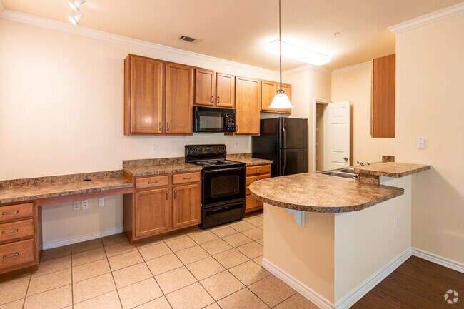 1BR, 1BA - 755 SF - MAA Canyon Creek