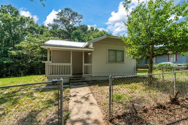 Building Photo - Beautifully Renovated Docena Home – Pet Fr...