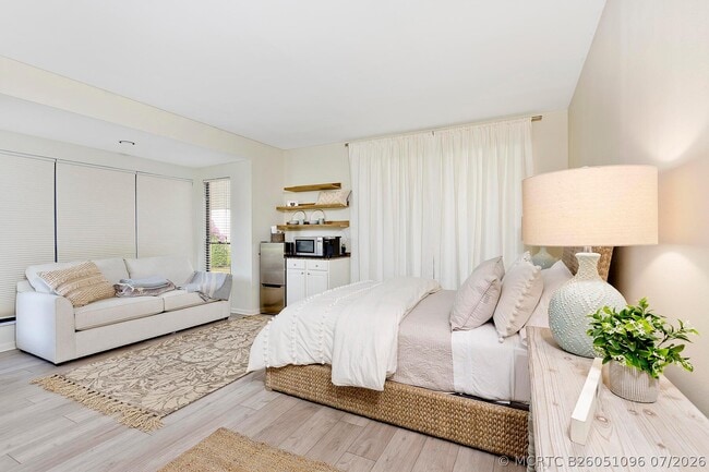 Building Photo - 11818 Pebblewood Dr Unit 101