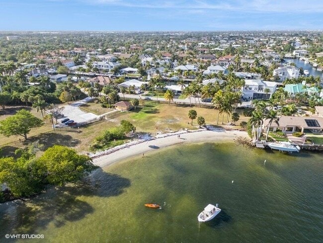 Photo - 2433 NE 24th St