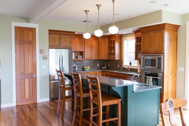 Photo - 737 Cherryview Ln