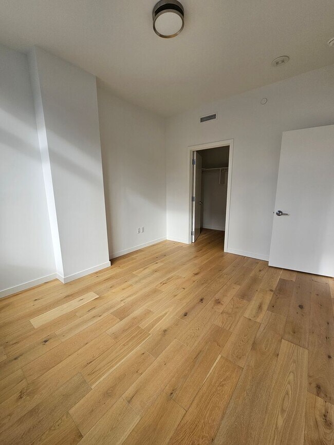 Photo - Luxurious High Rise Living in Convenient Downtown Bellevue