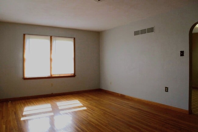 Photo - 3 Bedroom House Next To Columbia Regional ...