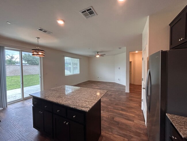 Photo - Don't miss this out 3 bedroom 2 bath with solar in Hanford!