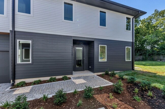 Building Photo - 5917 Robertson Ave Unit D