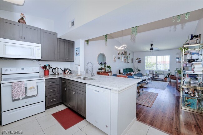 Building Photo - 8294 Key Royal Cir Unit 1633